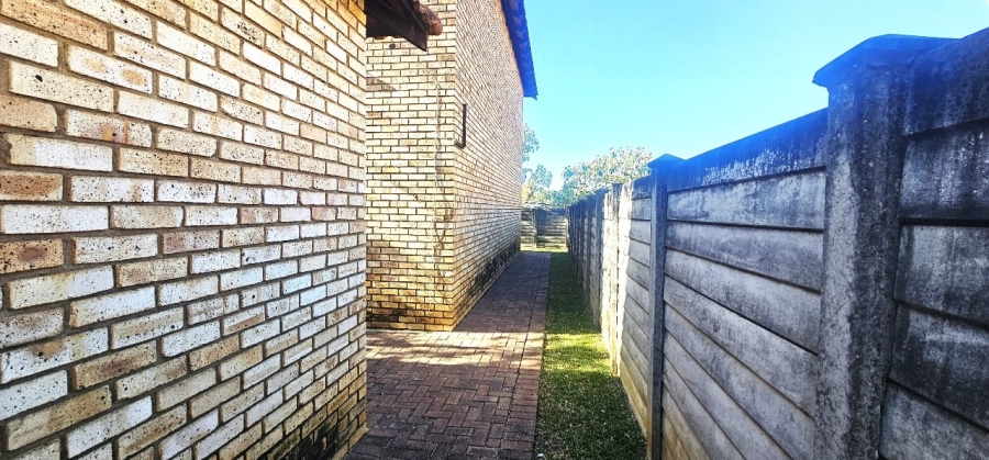 To Let 3 Bedroom Property for Rent in Waterval East North West